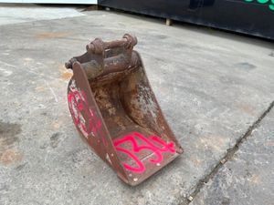 18" JCB 3CX DIGGING BUCKET45mm PINS......034. - Image 3
