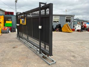 16ft REMOTE CONTROL SLIDING GATE........2740d. - Image 4