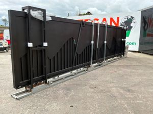 26ft DOUBLE ENTRY REMOTE SLIDING GATE....2047 - Image 3