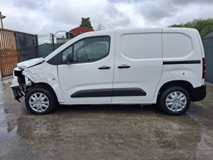 202 Opel Combo 1.5 Diesel - Image 4