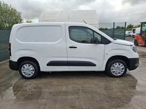 202 Opel Combo 1.5 Diesel - Image 2