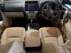 Toyota Land Cruiser LAND CRU LWB BUSINESS 4DR A CR - Image 3
