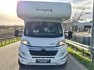 2023 Sunlight A70 Manual, low mileage. - Image 2