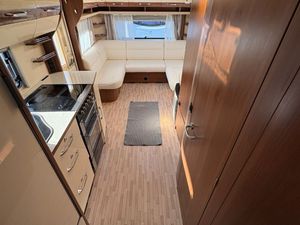 LMC 595 VIP 4 berth fixed island bed Caravan - Image 4