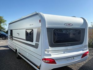 LMC 595 VIP 4 berth fixed island bed Caravan - Image 2