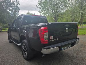 Nissan Navara 2.3 Tekna Manual Very Low Mileag - Image 4