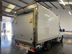 2020 Renault Master Luton Box Van - Image 3