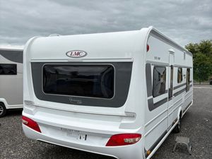 LMC 595 VIP 4 berth fixed island bed Caravan - Image 4