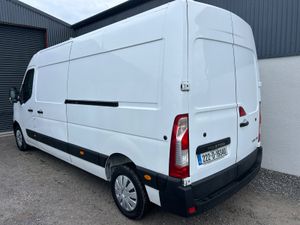2022 Renault Master ‘ Manufactures warranty 10/27 - Image 4