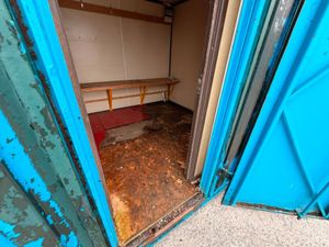 21 x 9 CHANGING / DRYING ROOM + SHOWER.1266P - Image 4