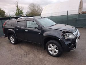 2014 Isuzu D Max  2.5 Diesel  6 speed - Image 2