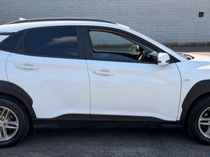 2022 Hyundai KONA Mild Hybrid Commercial - Image 3