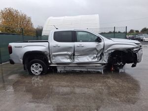 241 VW  Amarok Automatic only 17 miles - Image 3