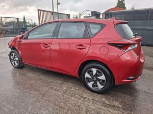 2016 Toyota Auris 1.4 D4D - Image 4