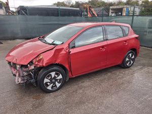 2016 Toyota Auris 1.4 D4D - Image 2