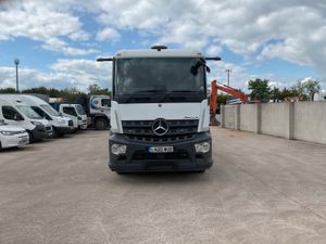 2020 Mercedes Arocs 2535 Flatbed Crane Lorry - Image 2