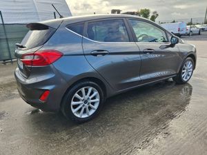 172 Ford Fiesta Titanium Light Damage - Image 3