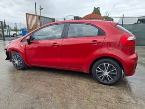 2016 Kia Rio  Very light Damage - Image 4