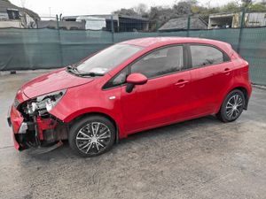2016 Kia Rio  Very light Damage - Image 2