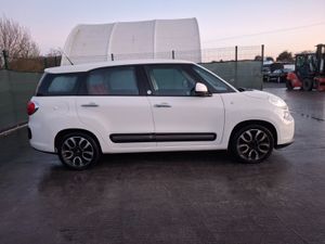 152 Fiat 500.   7 seater Light Damage - Image 4