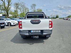 Toyota Hilux HILUX 2.8 MHEV INVINCIBLE 4DR - Image 4