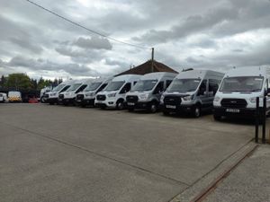 FORD TRANSIT MINIBUS 17 seater Trend - Image 2