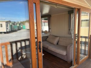 BEAUTIFUL PORCH TO SIT ON A TRUE WOODLAND ESCA - Image 4