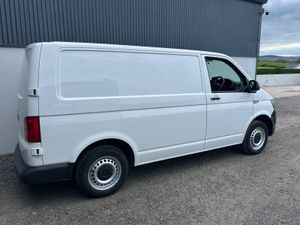 2019 Volkswagen Transporter / Automatic - Image 4