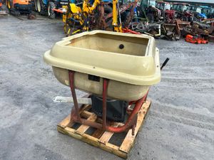 Abbey PA550 Fertiliser Spreader - Image 3