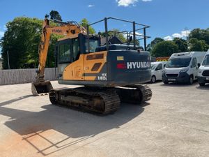 2016 Hyundai HX140 L Tracked Excavator - Image 4