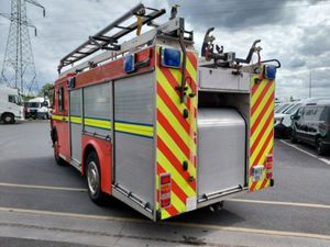 MERCEDES 1124 FIRE ENGINE - Image 2