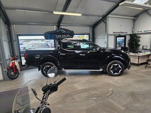 19 NISSAN NAVARA TEKNA EDITION CREW CAB COMMERCIAL - Image 2