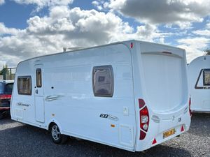 Lunar Quasar 4 Berth Fixed Bed Caravan - Image 3