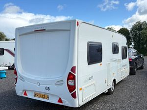Lunar Quasar 4 Berth Fixed Bed Caravan - Image 4