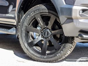 2026 TOYOTA HILUX INVINCIBLE X - Image 4
