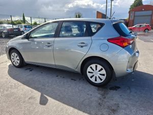 132 Toyota Auris Light Damage 110km - Image 4