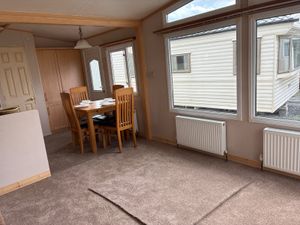 UNIQUE SPACIOUS AND A TOTAL BARGAIN WINTER PACK - Image 4