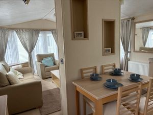 HUGE MODERN AND FLASHY  40X12.6X3 BED HOME. - Image 4