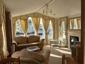 THIS VOGUE IS ABSOLUTELY SPOTLESS . 40X12.6 X2BED - Image 4