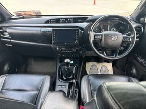 Toyota Hilux INVINCIBLE X D-4D 4WD DC DCB - Image 4