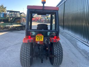 Kubota ST30 Compact Tractor - Image 4