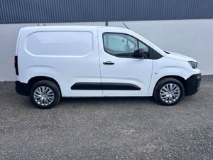 202 Peugeot Partner only 29’000 kms! - Image 3