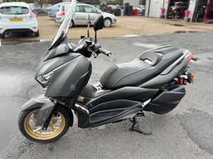 YAMAHA XMAX 300  2021 LOW KMS - Image 2