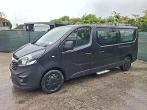 2017 Opel Vivaro mini bus 9 seater - Image 4
