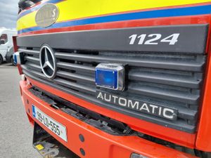 MERCEDES 1124 FIRE ENGINE - Image 4