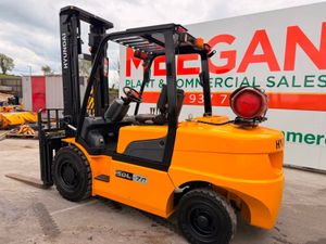 2018 HYUNDAI ... 5 TON GAS FORKLIFT ...822 hours - Image 4