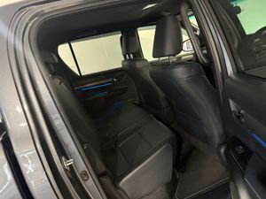 Toyota Hilux 2.8 MHEV INVINCIBLE 4DR - Image 4