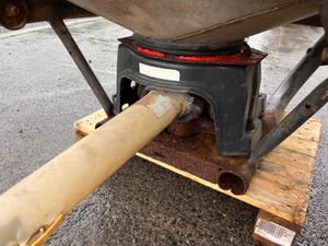 USED CAVALLO 1.2 TONNE SPREADER - Image 3