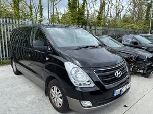 17 i800 2.5 Diesel 8 Seats 100k miles Drive home - Image 2