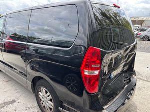 17 i800 2.5 Diesel 8 Seats 100k miles Drive home - Image 4